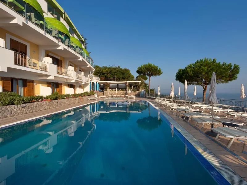Pool, President, Naples