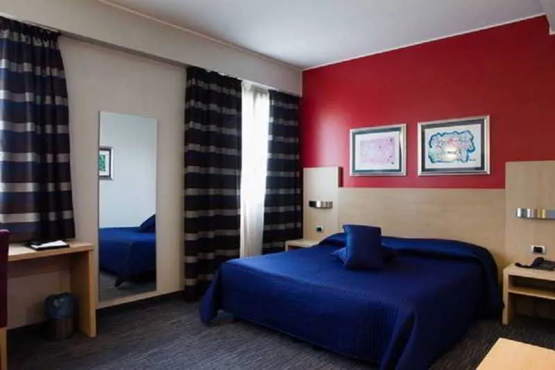 Room, Sporting Cologno, Milan