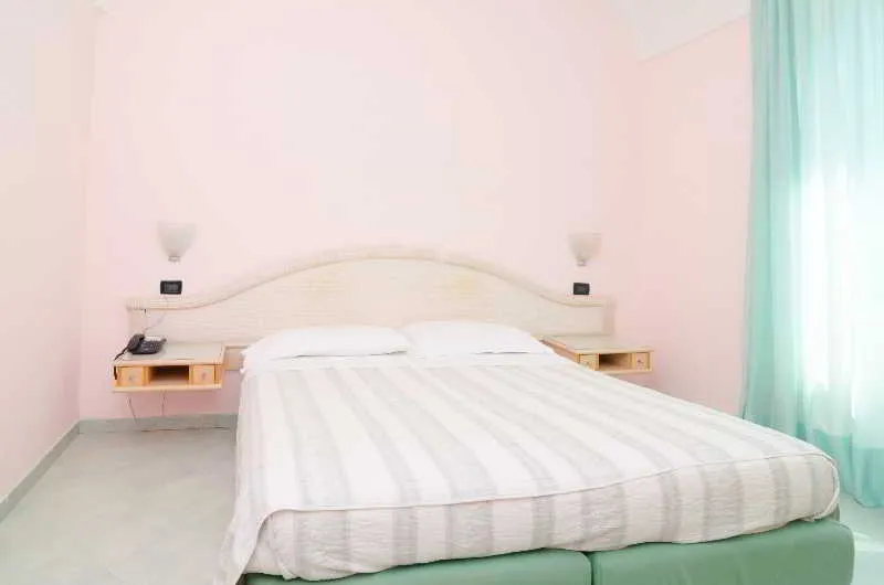 Room, Felix Terme, Naples