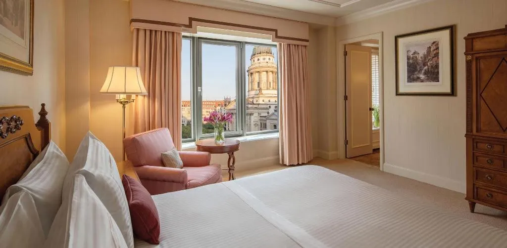 SUITE KING SIZE BED Room, Regent Berlin, Berlin