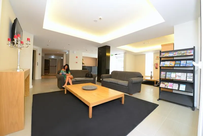 Lobby, Duas Torres, Madeira