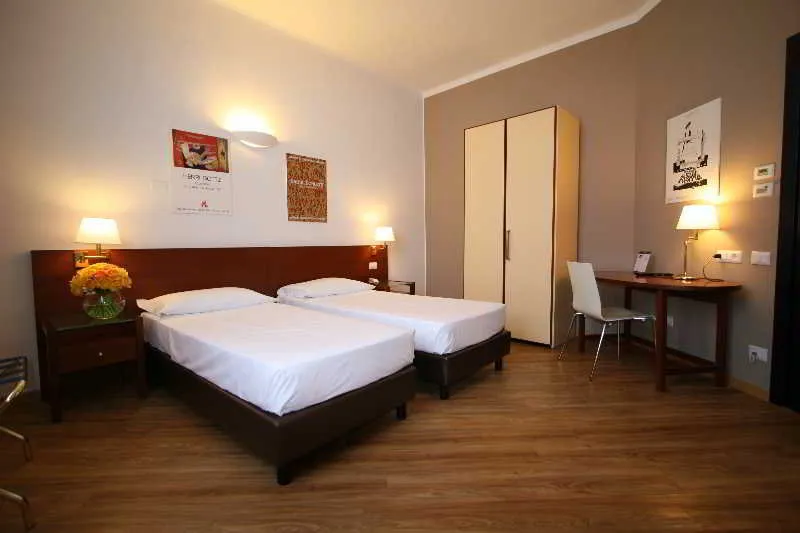 Room, Oro Blu, Milan