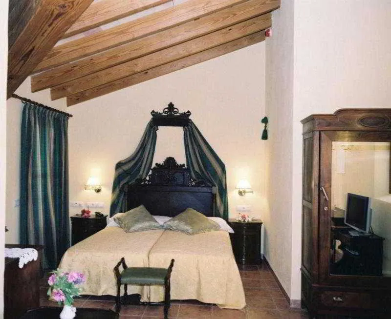 Room, Es Quatre Cantons, Majorca