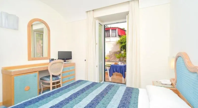 DOUBLE SUPERIOR Room, Albergo Italia, Naples