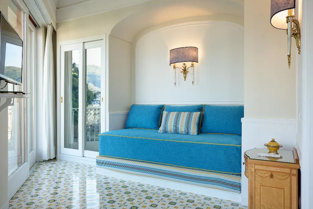 SUITE PARTIAL SEA VIEW Room, Grand Hotel Capodimonte, Naples