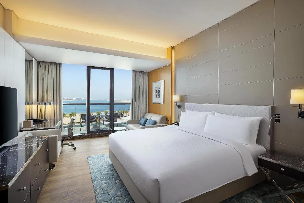 FAMILY ROOM DELUXE SEA VIEW Room, Hilton Dubai Palm Jumeirah, Dubai