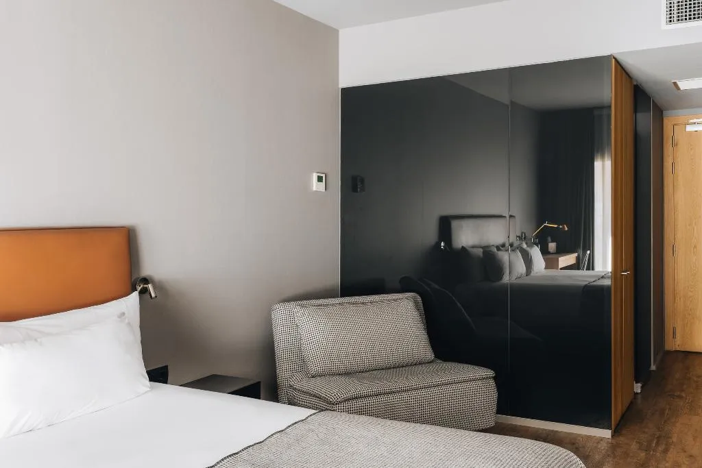 TRIPLE STANDARD Room, Uma House by Yurbban Trafalgar, Barcelona