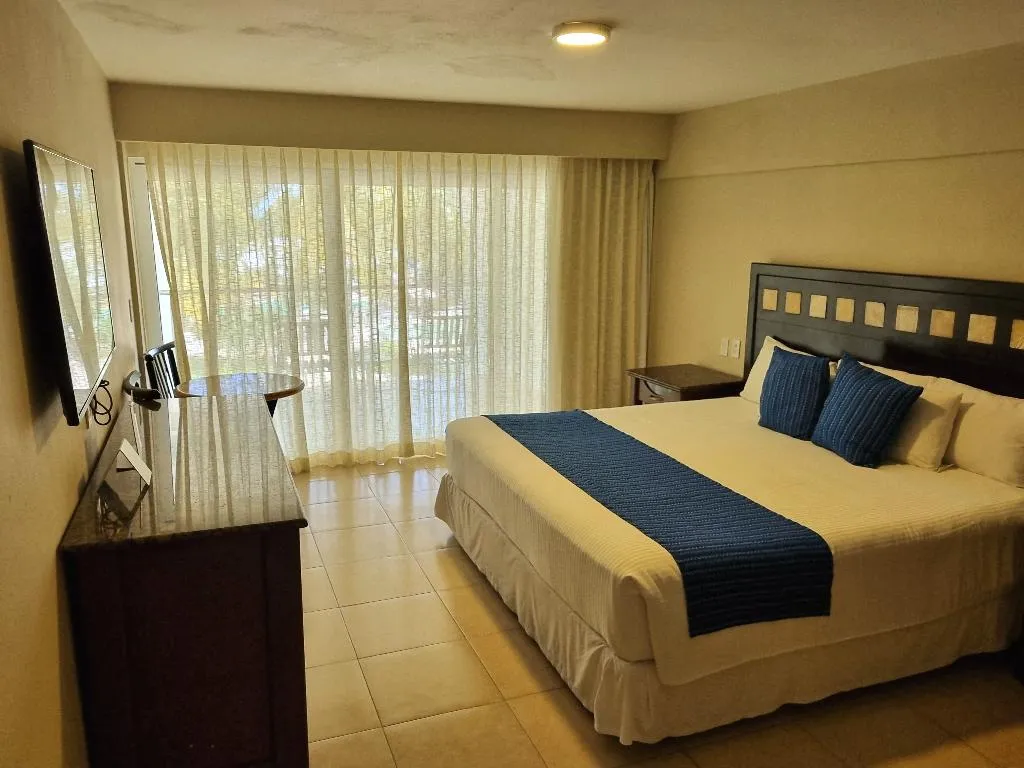 FAMILY ROOM CAPACITY 6 Room, Ocean Spa Hotel All Inclusive, Cancun Area