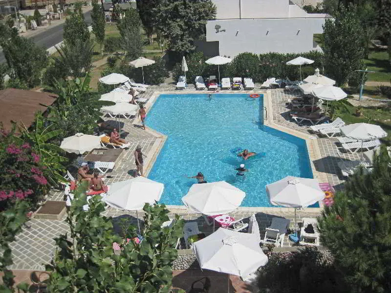 Pool, Belmare, Rhodes