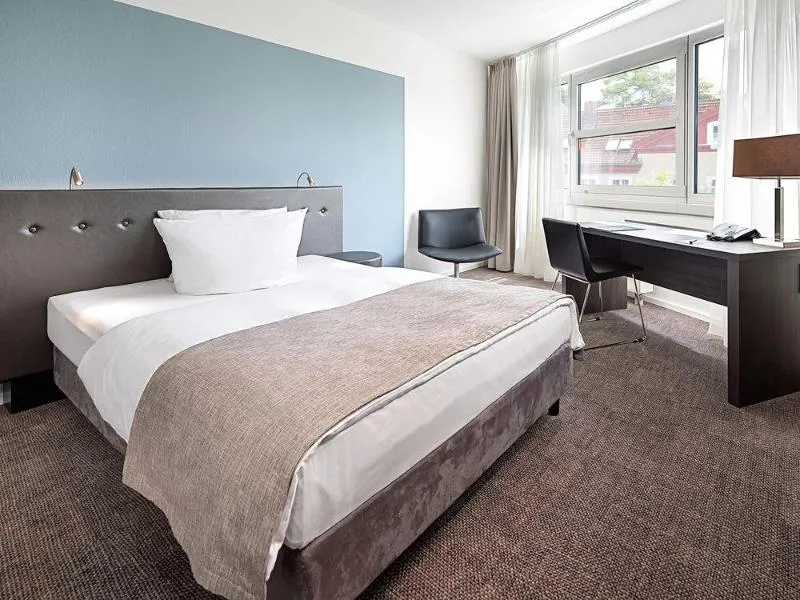 Room, Hotel Victor's Residenz Hotel Berlin Tegel, Berlin