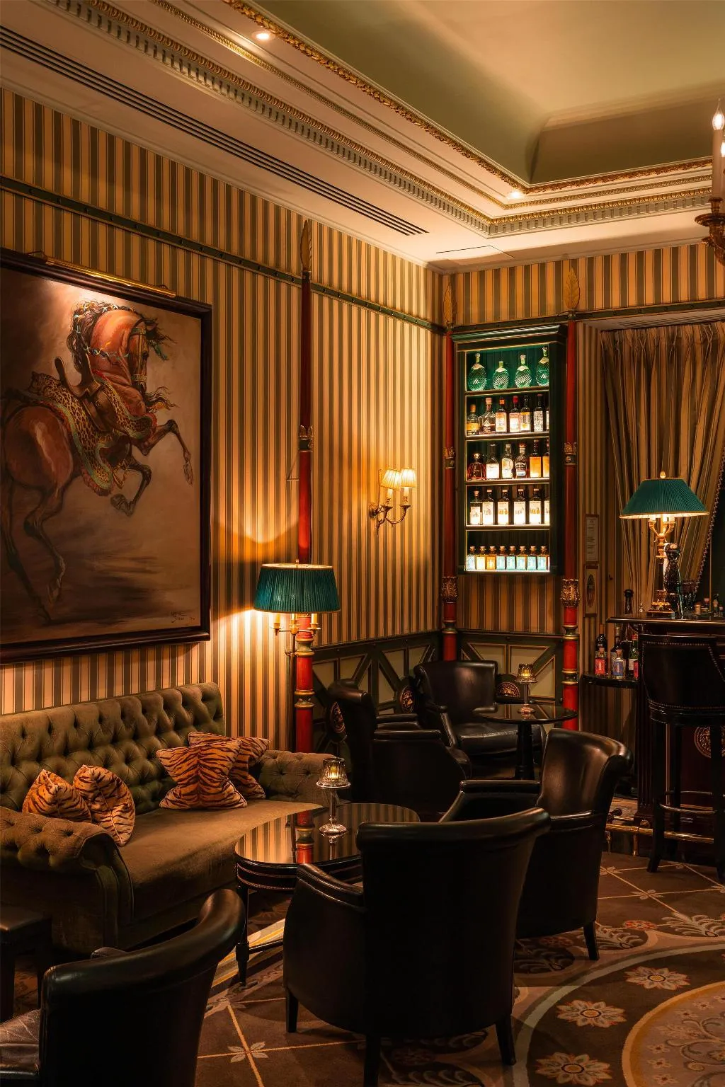 Bar, Shangri-La Hotel Paris, Paris