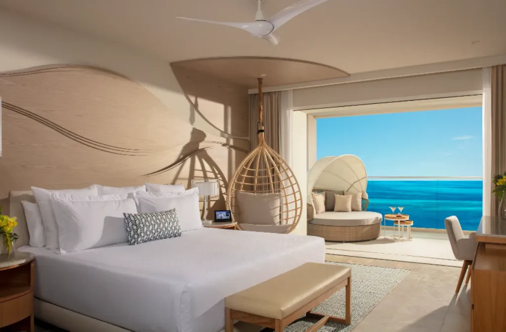 SUITE OCEAN FRONT WITH BALCONY Room, Breathless Cancun Soul Resort & Spa, Cancun Area