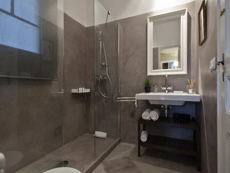 APARTMENT THREE BEDROOMS TWO BATHROOMS Room, Urban District, Barcelona
