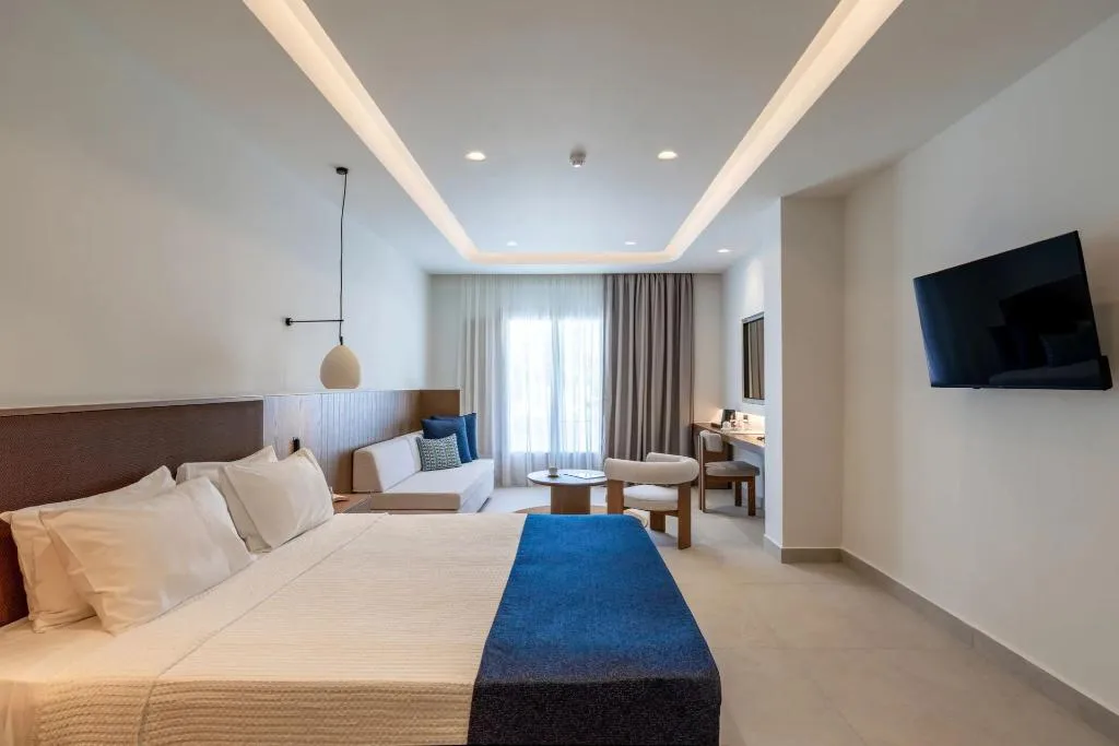 TRIPLE DELUXE Room, Aegean Plaza, Santorini
