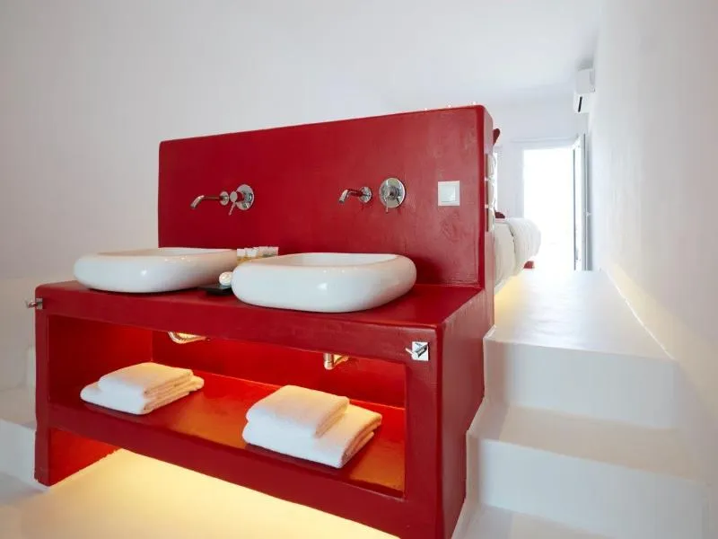JUNIOR SUITE WITH JACUZZI Room, Adore Santorini, Santorini