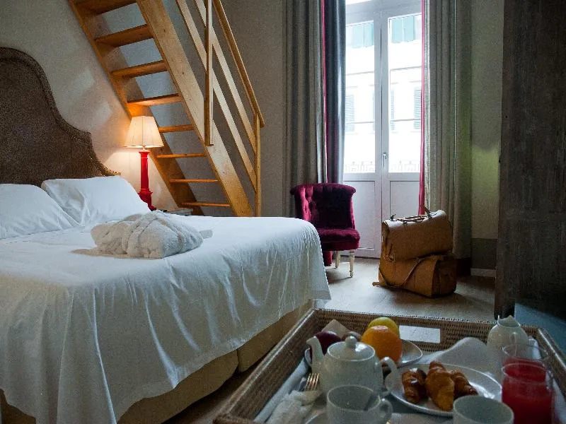 QUADRUPLE CITY VIEW Room, Black 5 Florence Suite, Florence