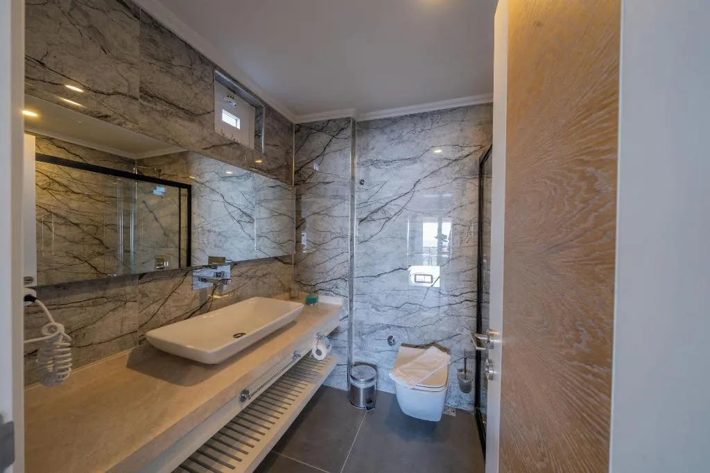 Room, Un Amor Hotel, Dalaman