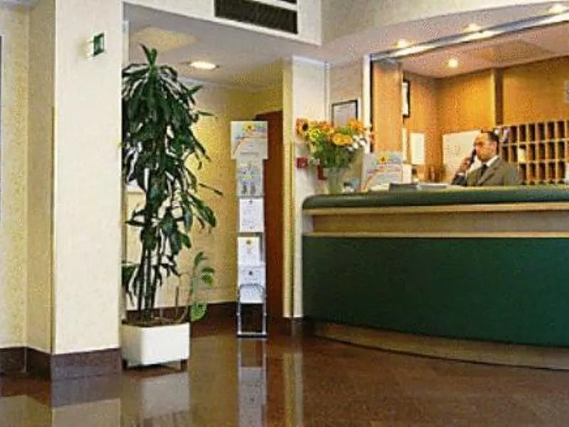 Lobby, Residence Desenzano, Milan