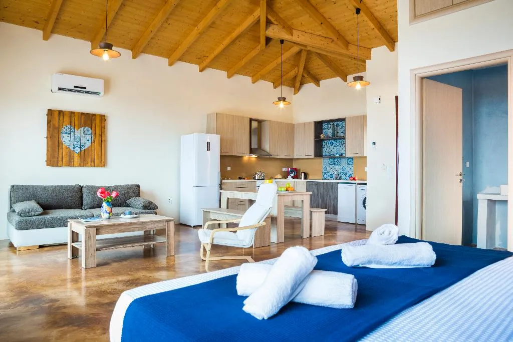 VILLA WITH PRIVATE POOL Room, Magganos Sunset Villas, Kefallinia