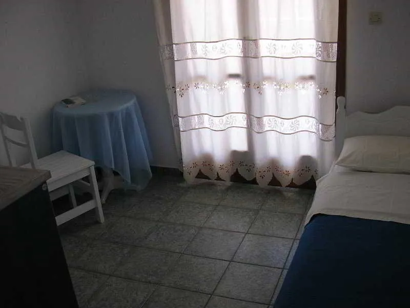 Room, Finikas, Santorini