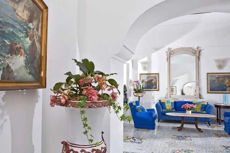Lobby, Gatto Bianco, Naples