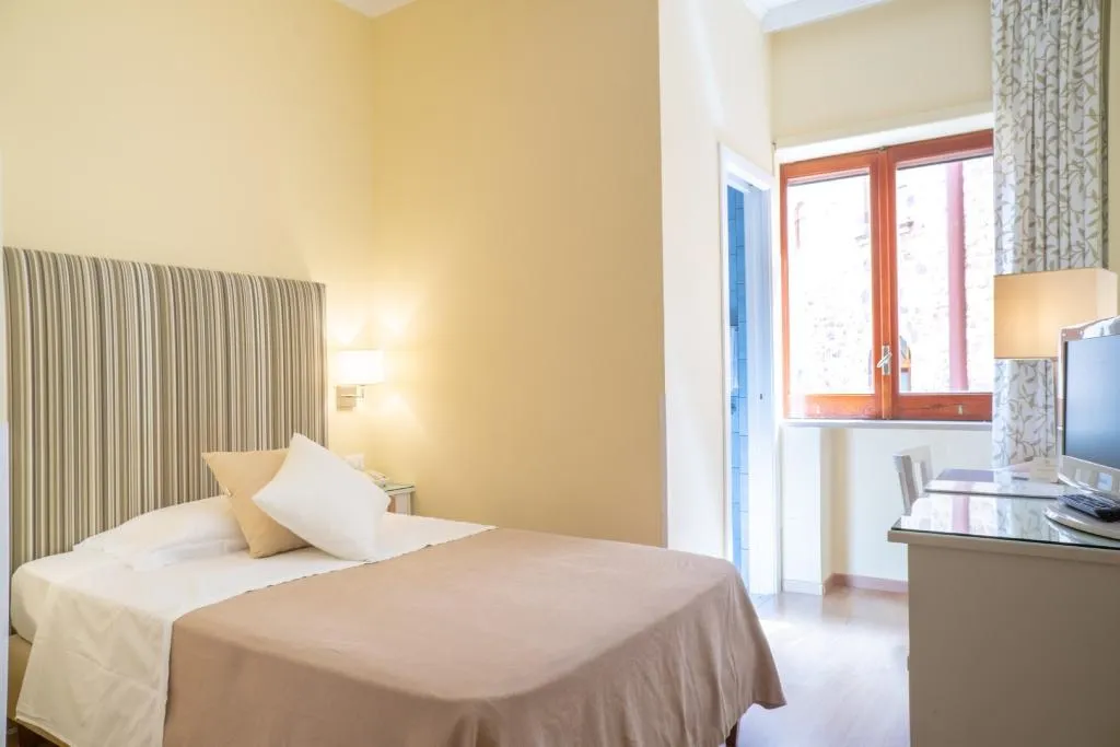 SINGLE STANDARD Room, Hotel Regina Sorrento, Naples