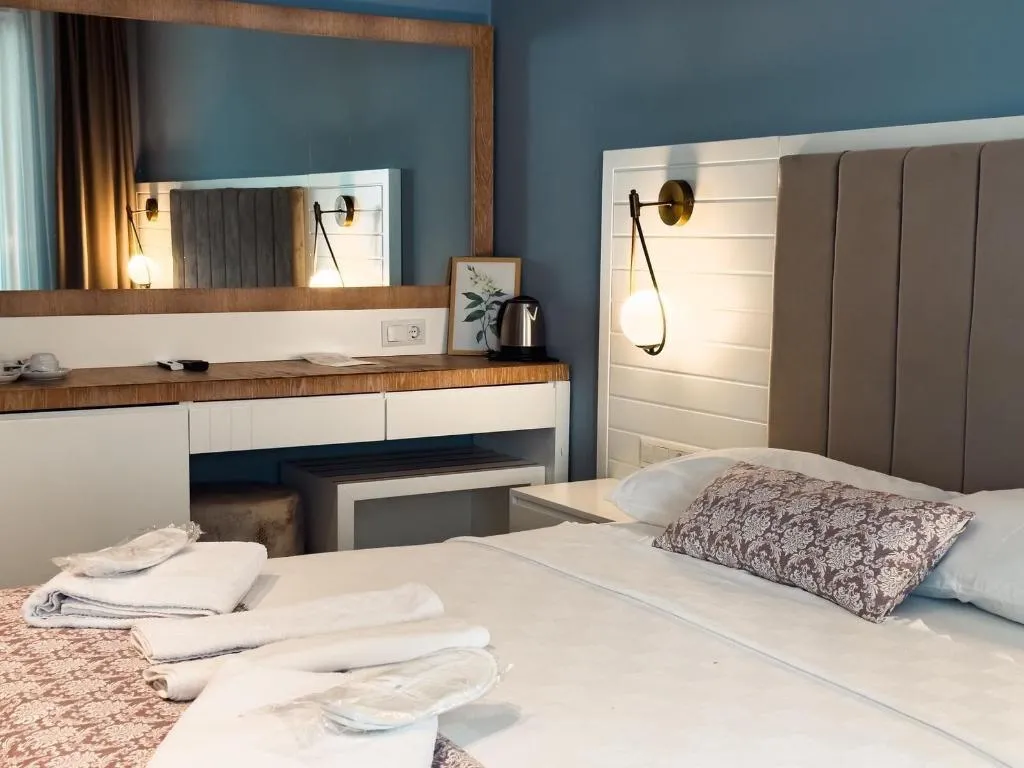 Room, Un Amor Hotel, Dalaman