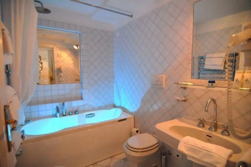 Room, La Conca Azzurra, Naples