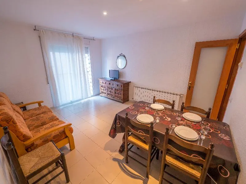 APARTMENT CAPACITY 6 TWO BEDROOMS Room, Apartaments AR Isern, Costa Brava