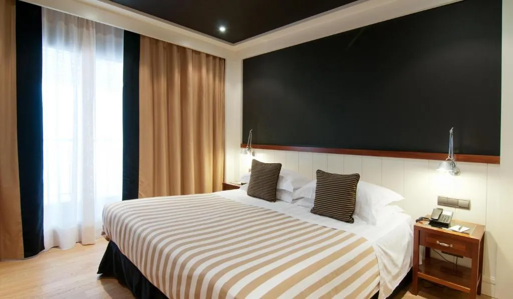 DOUBLE BASIC Room, U232, Barcelona