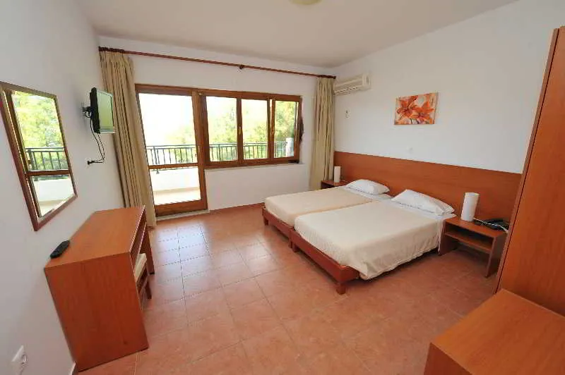 Room, Helena Christina, Rhodes