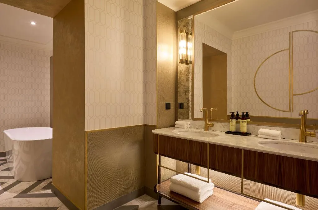 SUITE STANDARD Room, Hotel Saski Krakow, Curio collection by Hilton, Krakow