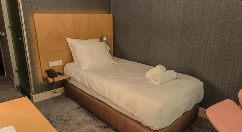 SINGLE DELUXE Room, Amadi Panorama Hotel, Amsterdam