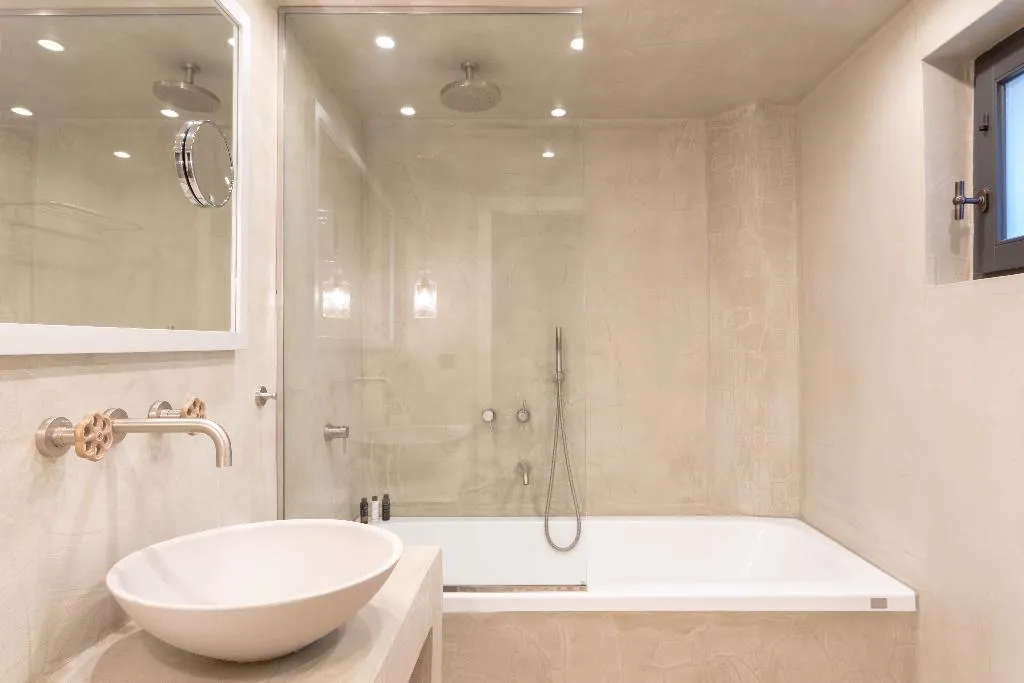 JUNIOR SUITE DELUXE ONE BED Room, Alistos Hotel, Athens