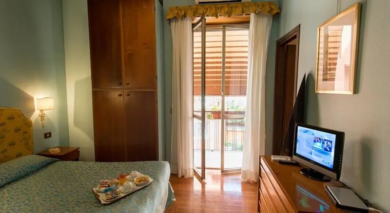 Room, Ponte Bianco, Rome