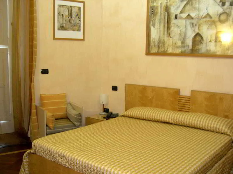 Room, Clarean, Naples