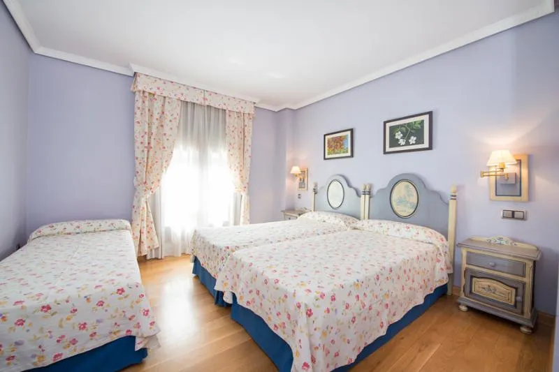 TRIPLE THREE BEDS Room, Hospederia La Canada, Madrid