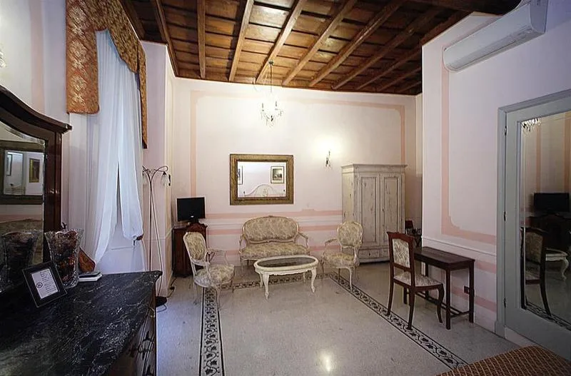 General view, La Maison dell'Orologio, Rome