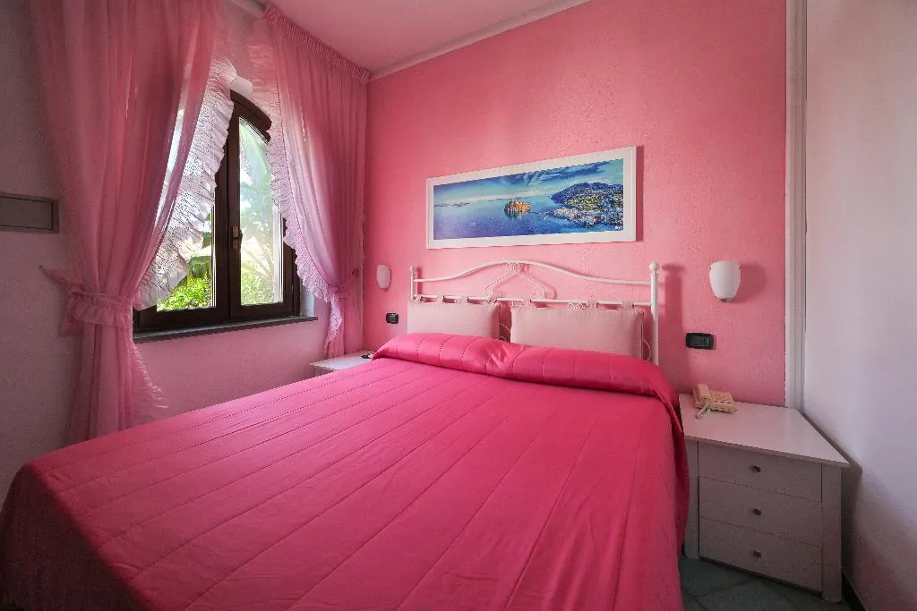 FAMILY ROOM TWO BEDROOMS ONE BATHROOM Room, Hotel Annabelle, Naples