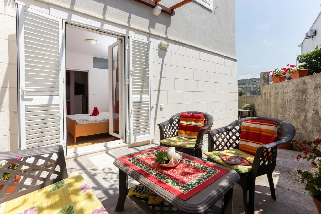 APARTMENT WITH TERRACE Room, Apartments Pojko, Dubrovnik