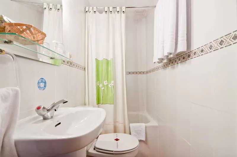 Room, Oporto, Madrid