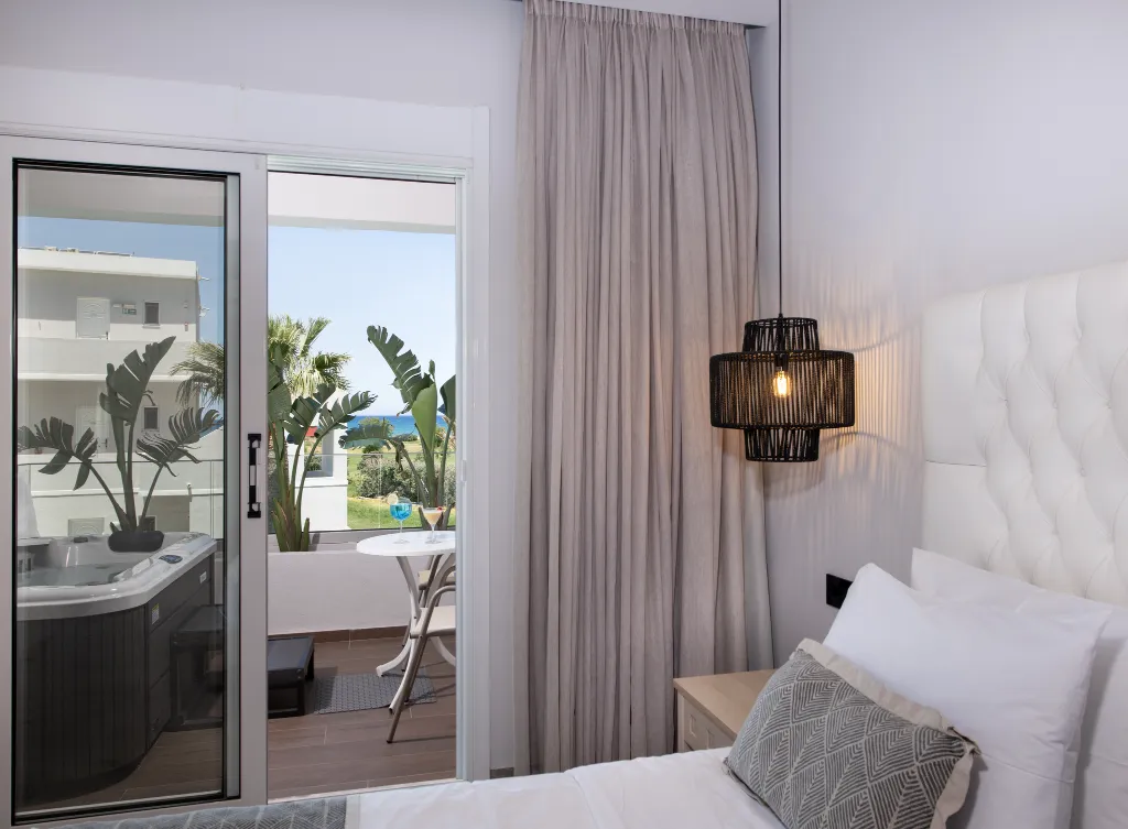 SUITE DELUXE WITH JACUZZI Room, Delfina Tropic Beach, Crete