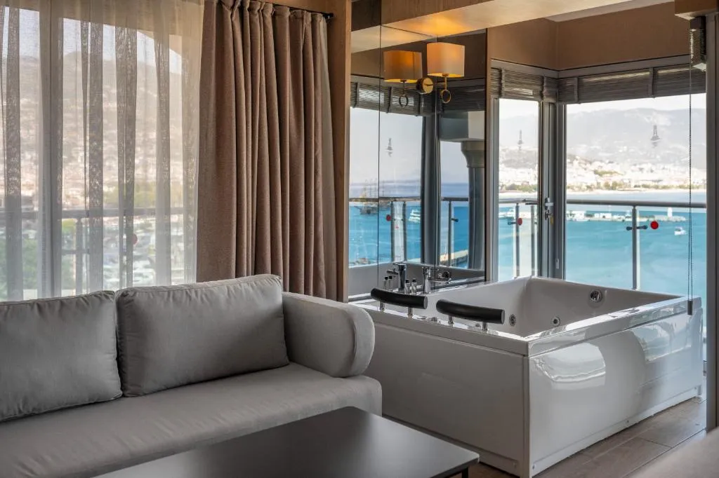 JUNIOR SUITE KING BED WITH JACUZZI Room, Numa Port Hotel, Antalya