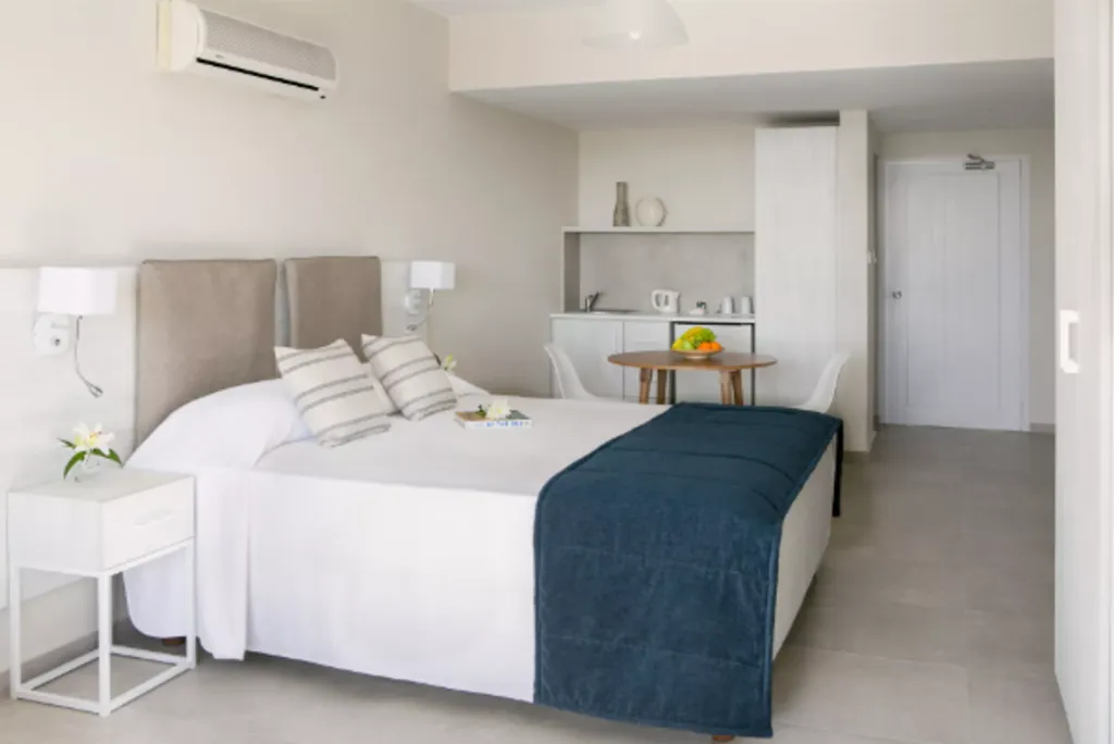STUDIO SUPERIOR SIDE SEA VIEW Room, Louis Paphos Breeze, Cyprus
