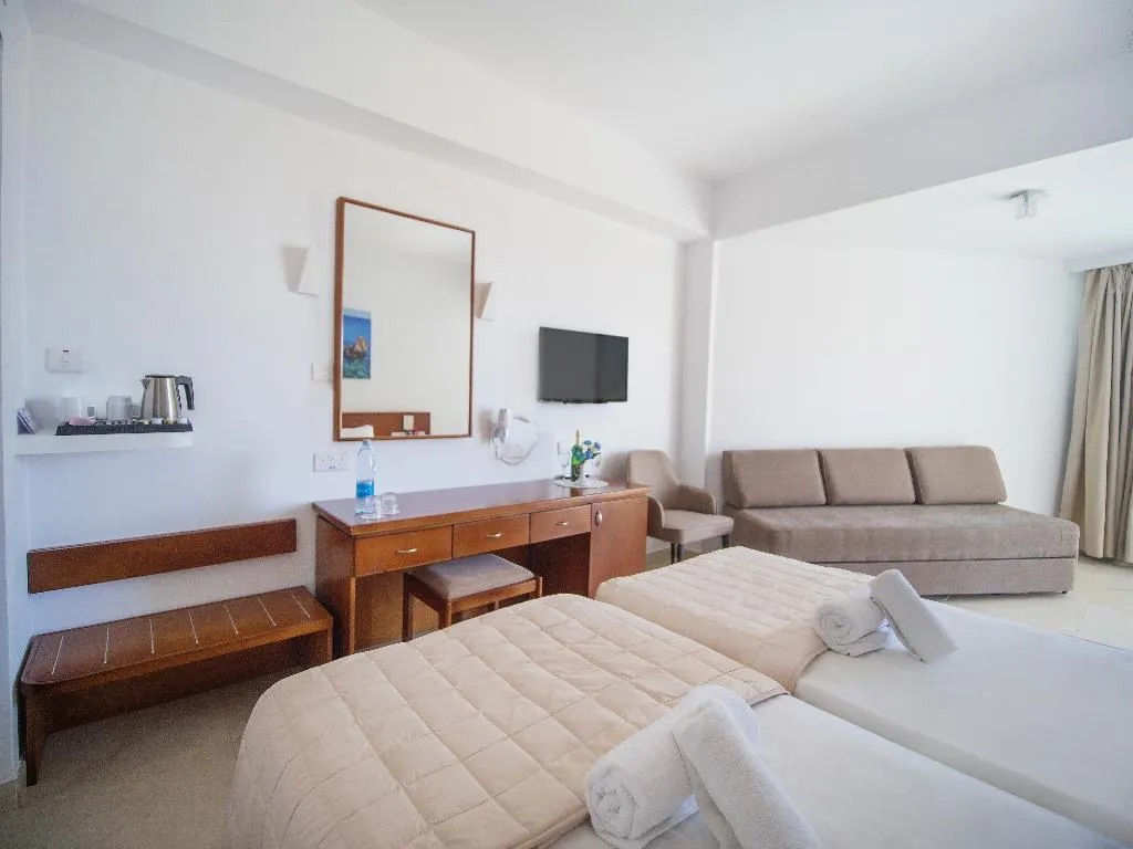SINGLE POOL VIEW Room, Avlida, Cyprus