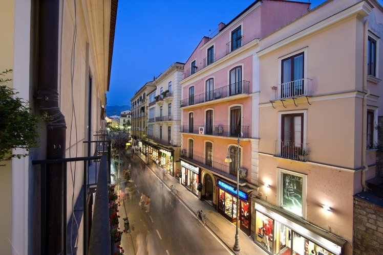 Palazzo Montefusco, Naples