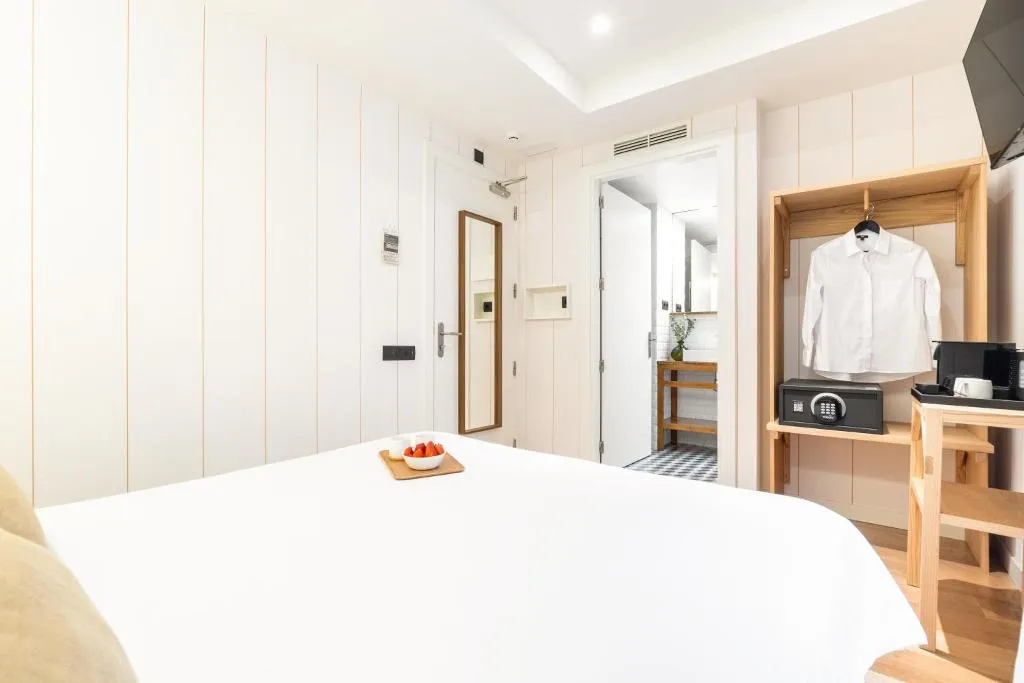 Double or Twin STANDARD Room, Casa Bella Gracia, Barcelona