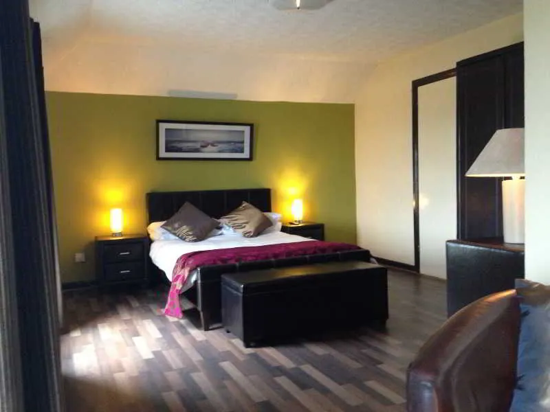 Room, Maddens Bridge Bar and Restaurant, Cork