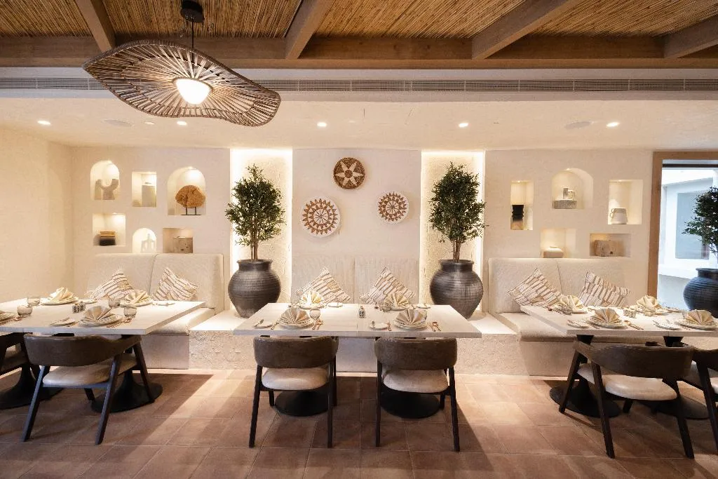 Restaurant, Th8 Palm Dubai Beach Resort Vignette Collection, Dubai