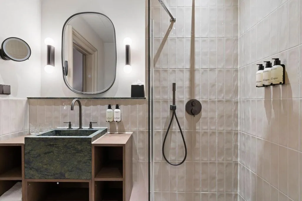 DOUBLE SUPERIOR QUEEN BED Room, College Hotel Amsterdam, Autograph Collection, Amsterdam